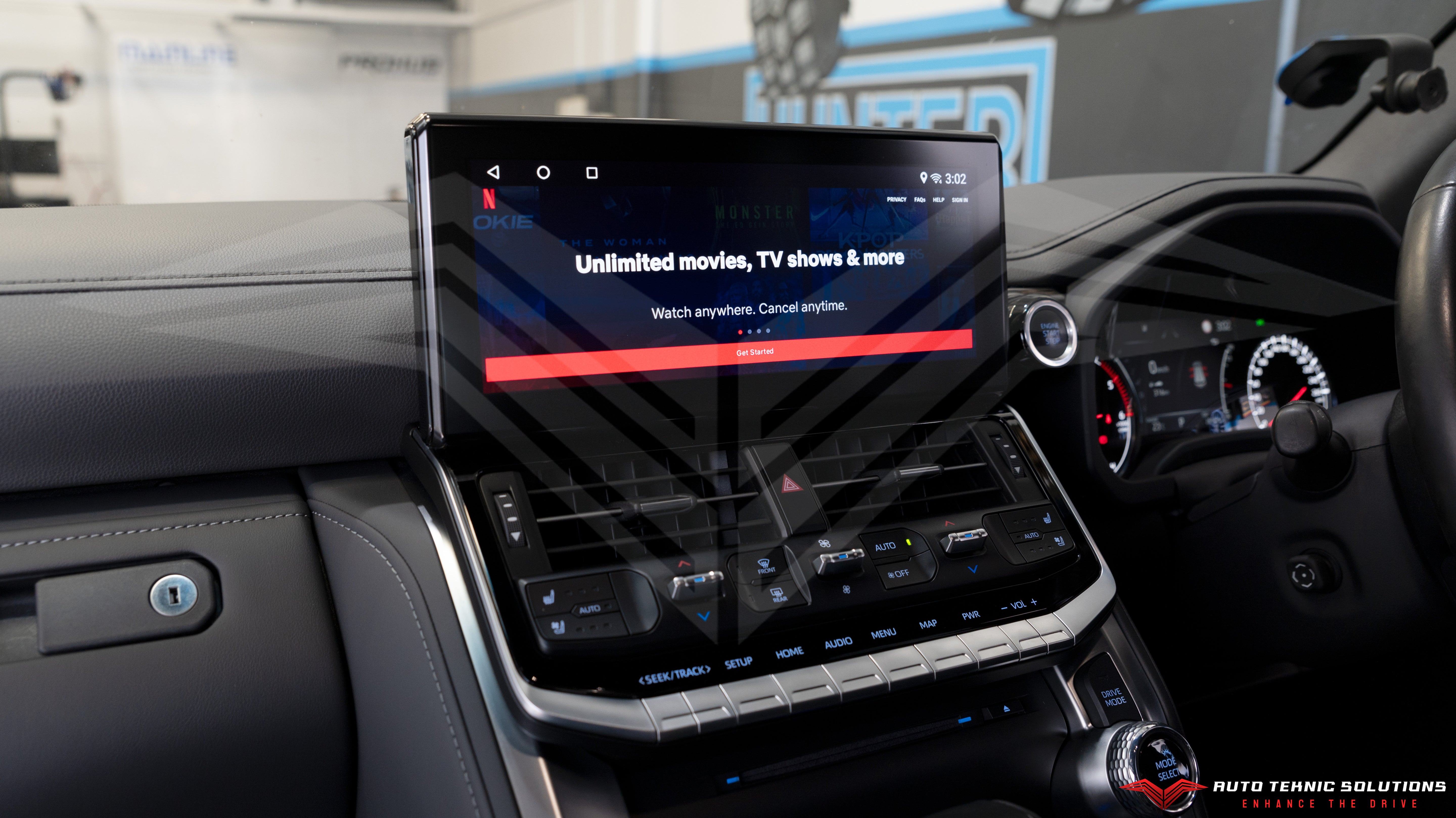 Android Multimedia Interface with Apple CarPlay & Android Auto for Toyota LC300 Landcruiser VX & Sahara 22-24