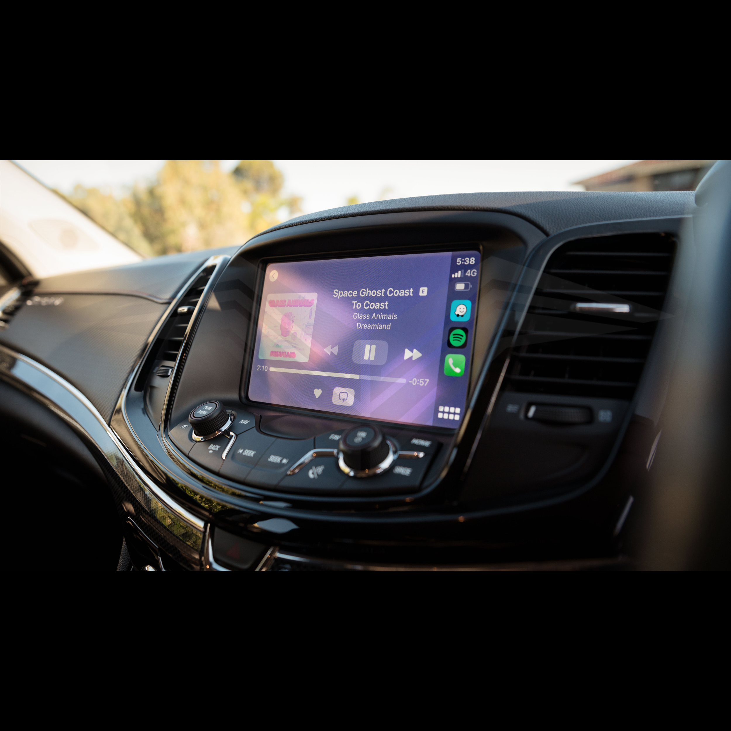 Holden VF MyLink Commodore Wireless Apple CarPlay & Android Auto Integration
